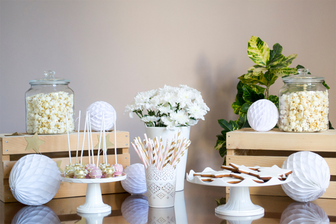 Image of a set of wedding decorations on a table.